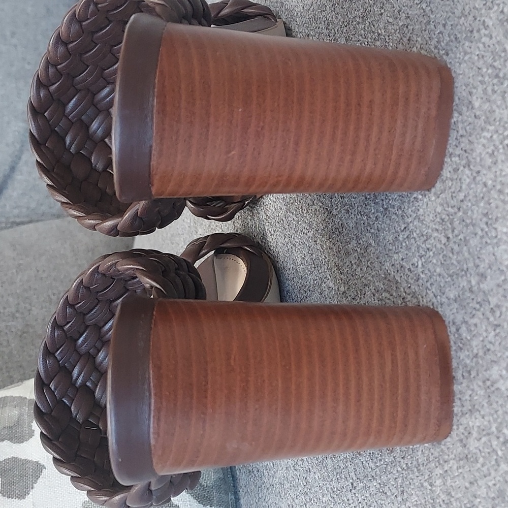 NWOT Women's Sandals - Picture 5 of 7